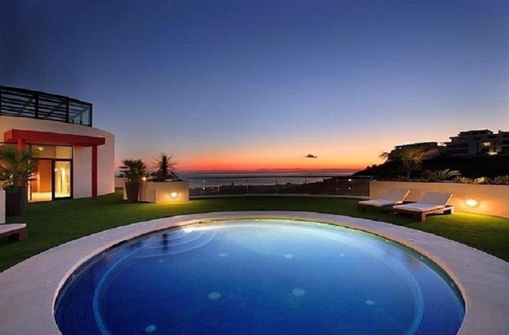 Luxurious With Area *